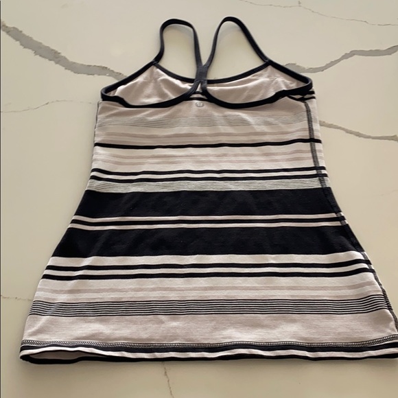 Lululemon power Y tank size 4 - Picture 2 of 4